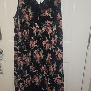 Floral Lace-Trimmed Dress Maxi